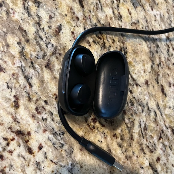 ONN earbuds - Picture 3 of 3